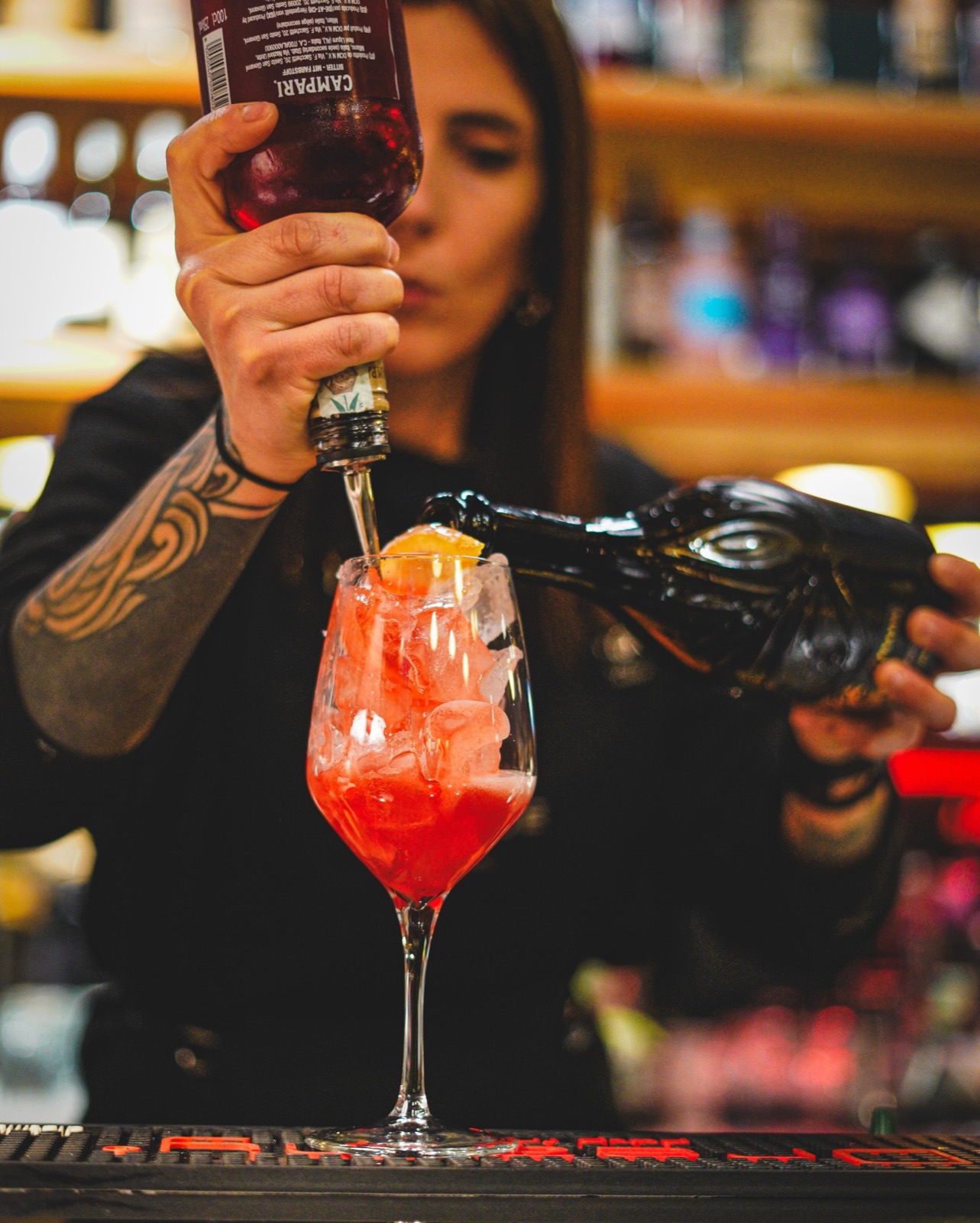 Brindisi con spritz e cocktail